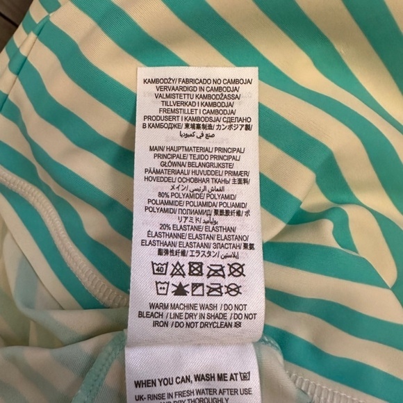 Boden Lot of 2 Rash guards Girls Size 4-5Y UPF40+ Beach Pool Swim Lessons PE - Picture 13 of 15